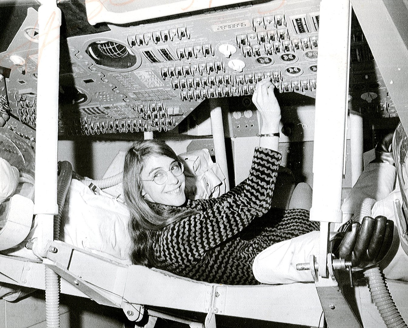 Margaret Hamilton nel modulo di comando Apollo